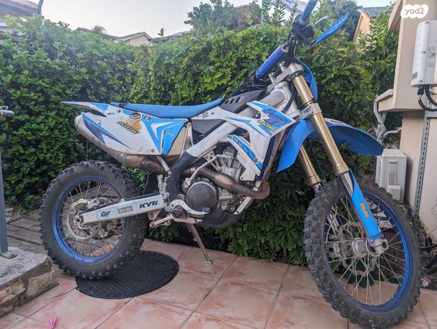 מודעת רכב TM Racing EN 300