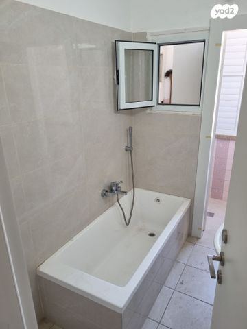 דירה, ביל"ו 23, ד' / מערב מרכז העיר, רחובות