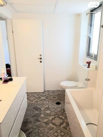 דירה, שייקה אופיר, פסגות אפק, ראש העין