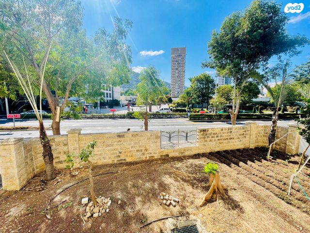 שדרות ג'יימס דה רוטשילד 33