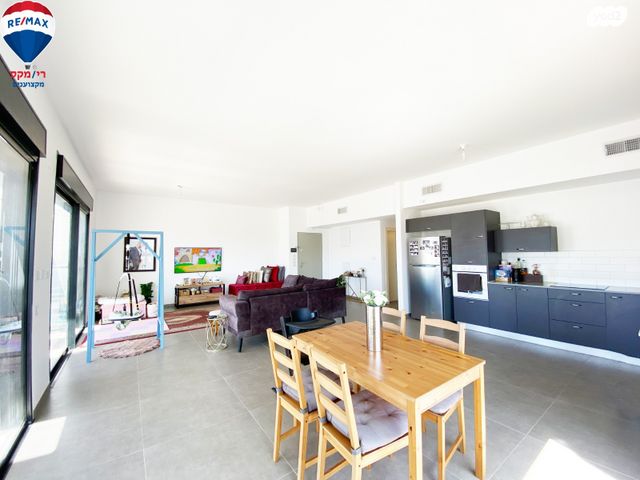 גג/ פנטהאוז, מור, אור ים, אור עקיבא