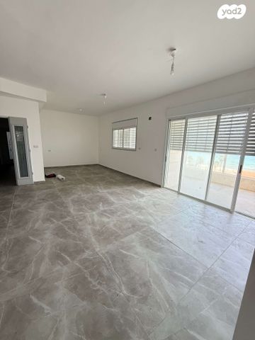 גג/ פנטהאוז, נחום סוקולוב, עיר, מרכז העיר, נהריה