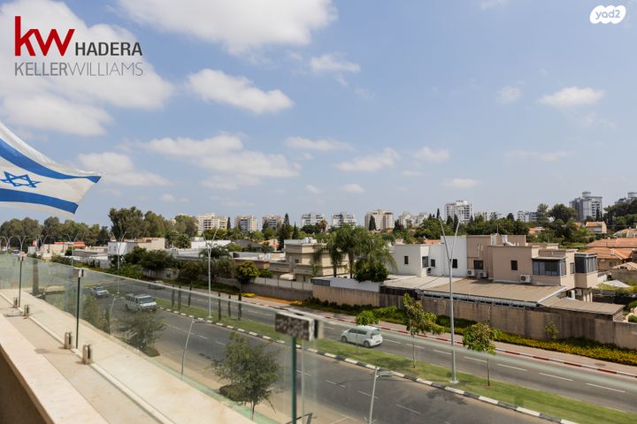 גג/ פנטהאוז, עין בוקק 17, הפארק, חדרה