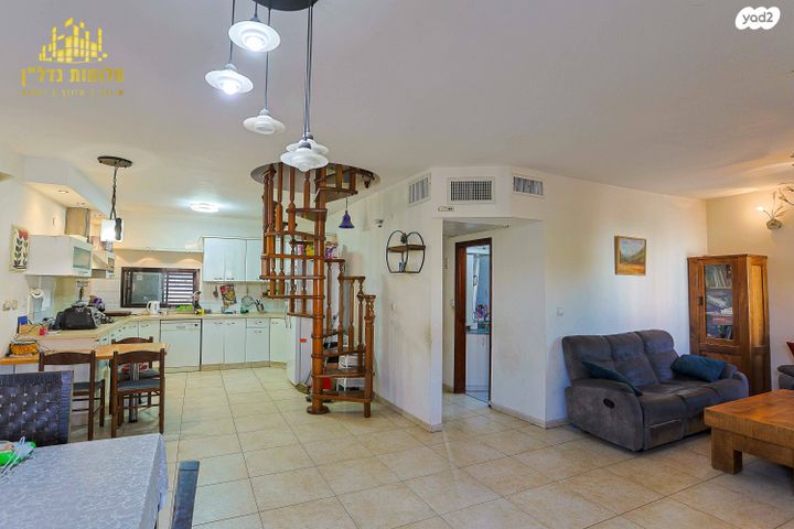 דירה, ה' באייר, נווה אפק, ראש העין