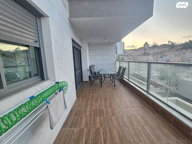 דירה, כלנית 20, הפרחים, חריש