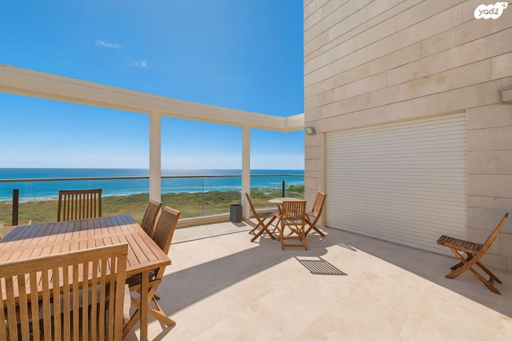 הגוש הגדול, רמת אביב החדשה, נופי ים