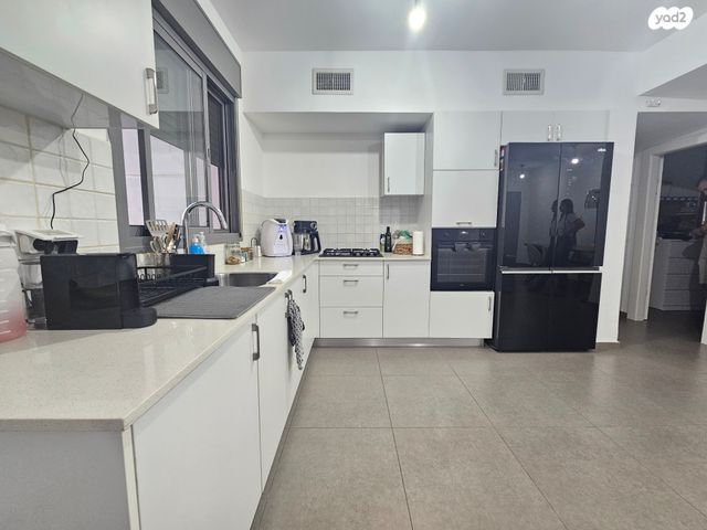 דירה, כלנית 20, הפרחים, חריש