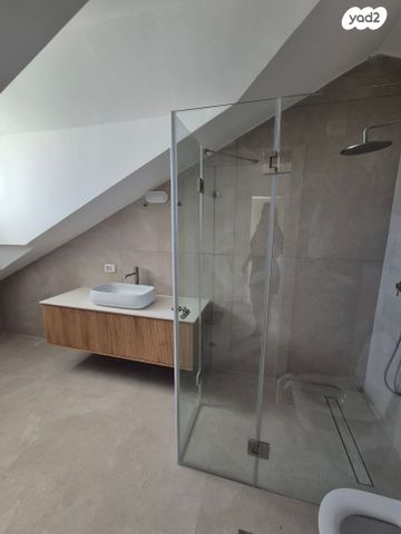 גג/ פנטהאוז, יוסי בנאי, גבעת זמר, חיפה