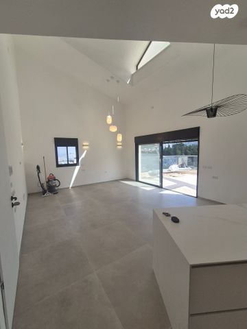 גג/ פנטהאוז, יוסי בנאי, גבעת זמר, חיפה