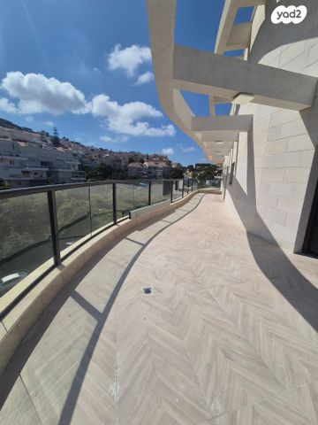 גג/ פנטהאוז, יוסי בנאי, גבעת זמר, חיפה