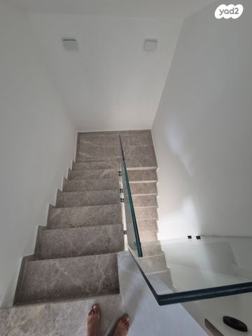 גג/ פנטהאוז, יוסי בנאי, גבעת זמר, חיפה