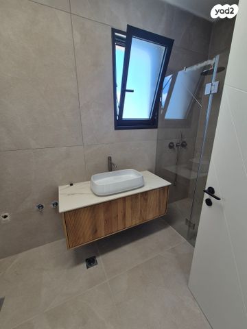 גג/ פנטהאוז, יוסי בנאי, גבעת זמר, חיפה