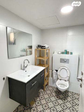 דירה, צור הדסה