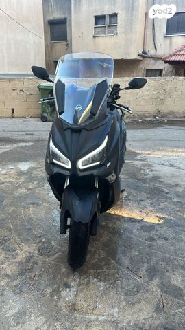 מודעת רכב סאן יאנג ג'וי-מקס Z-300