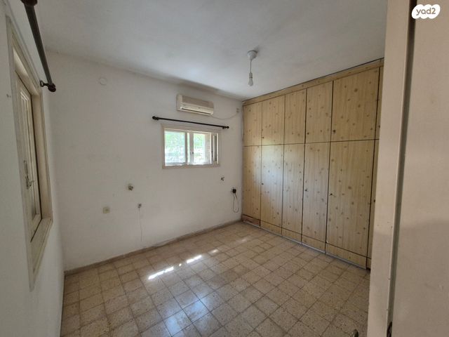 דו משפחתי, יד ושם 12, סלע, רחובות