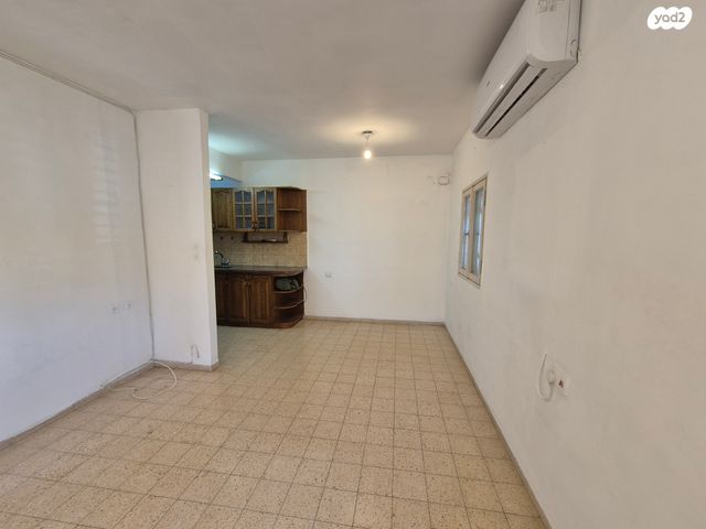 דו משפחתי, יד ושם 12, סלע, רחובות