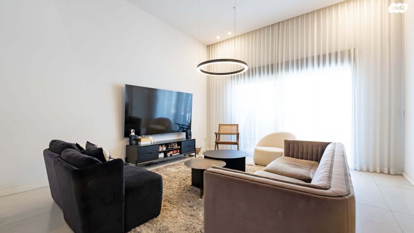 גג/ פנטהאוז, שייקה אופיר, כפר יונה