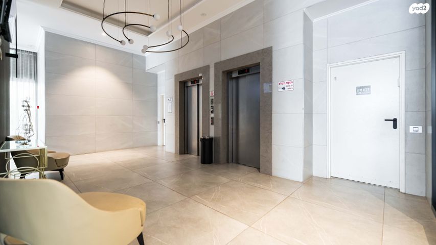 גג/ פנטהאוז, שייקה אופיר, כפר יונה