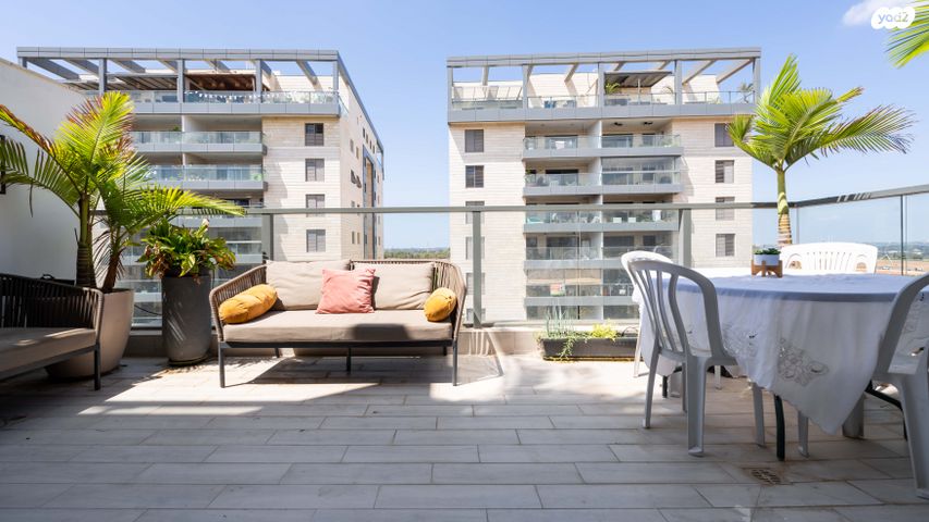 גג/ פנטהאוז, שייקה אופיר, כפר יונה