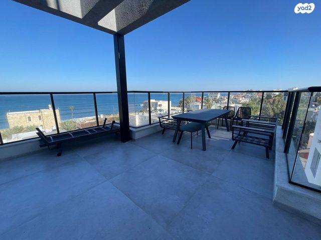 גג/ פנטהאוז, פינת גן 5, בת גלים, חיפה