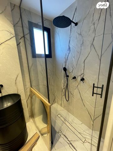 גג/ פנטהאוז, פינת גן 5, בת גלים, חיפה