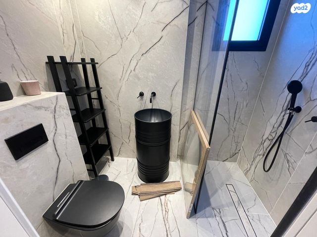 גג/ פנטהאוז, פינת גן 5, בת גלים, חיפה