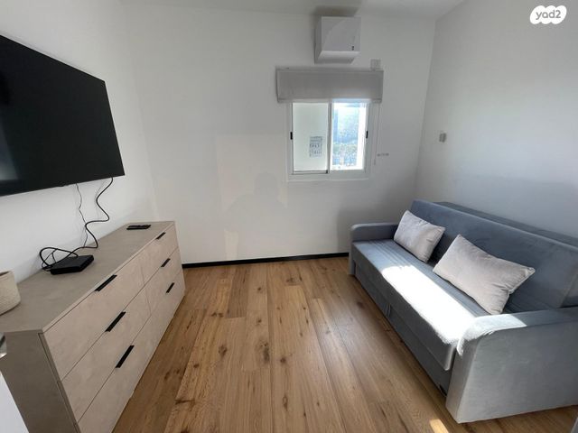 גג/ פנטהאוז, פינת גן 5, בת גלים, חיפה