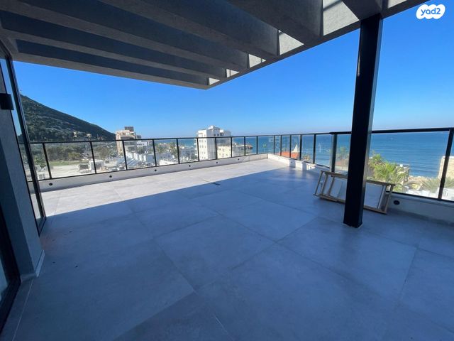 גג/ פנטהאוז, פינת גן 5, בת גלים, חיפה