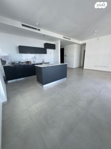 דירה, גרציאני יצחק, גני שרונה, קרית הממשלה, תל אביב יפו