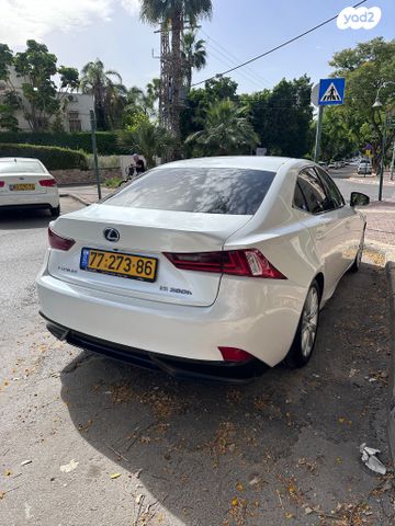 לקסוס IS