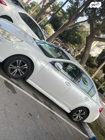 סובארו B4/לגאסי