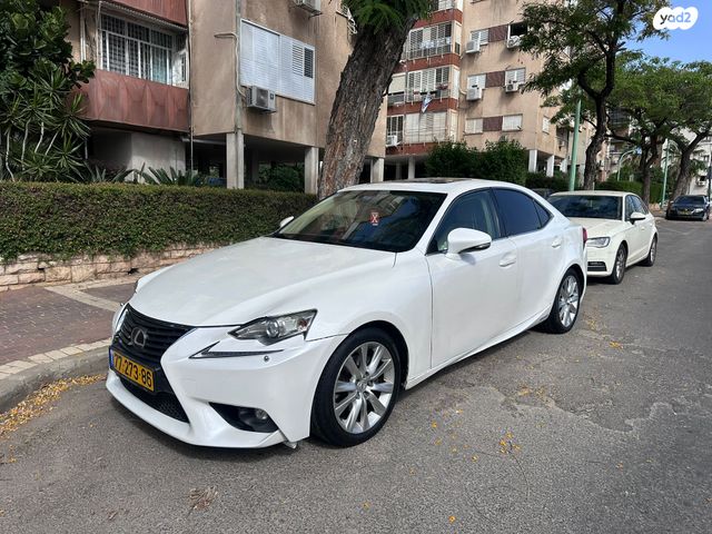 IS Premium 300h היברידי אוט׳ 2.5 (181 כ״ס) [2016-2021]