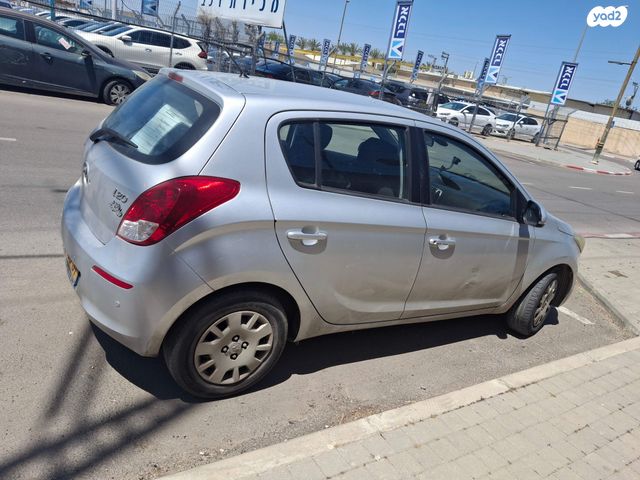 מודעת רכב יונדאי i20