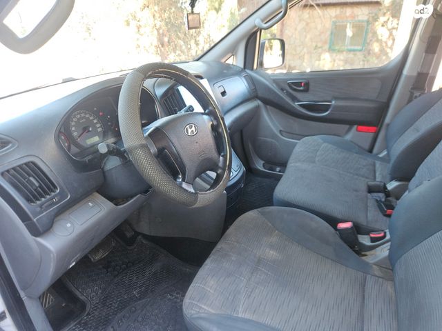 יונדאי H-1 / i800