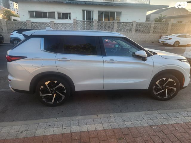 מיצובישי אאוטלנדר