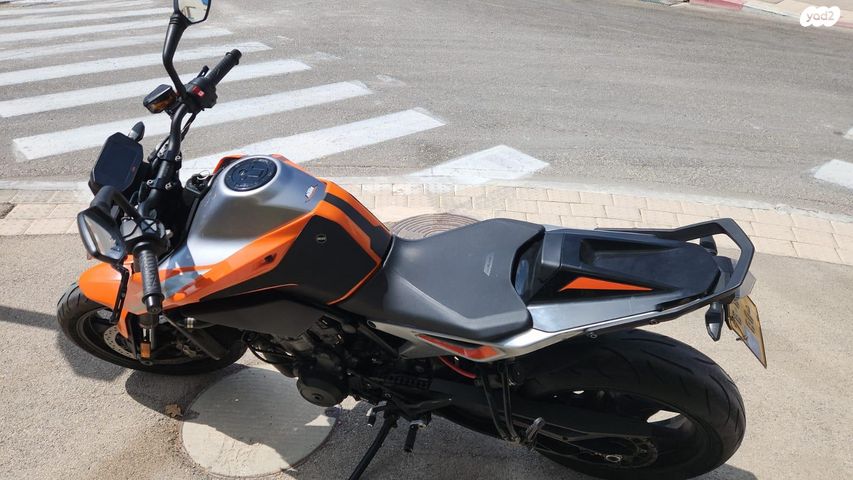 KTM Naked Duke 790