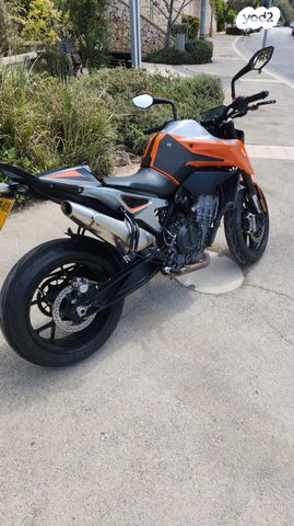 KTM Naked Duke 790