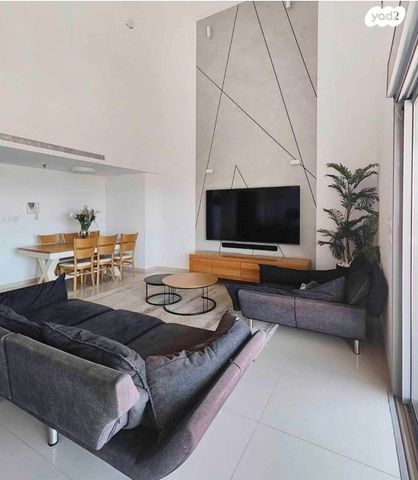 גג/ פנטהאוז, אפרים קישון 8, חתני פרס ישראל, באר יעקב