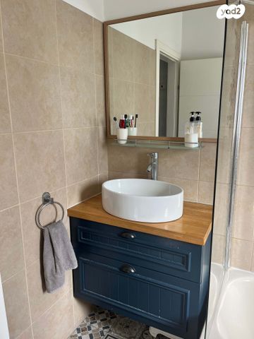 דירה, הר הצופים 27, רחובות ההולנדית, רחובות