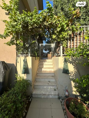 דו משפחתי, ד"ר הוגו הסנר 11, גבעת העיריות, גדרה