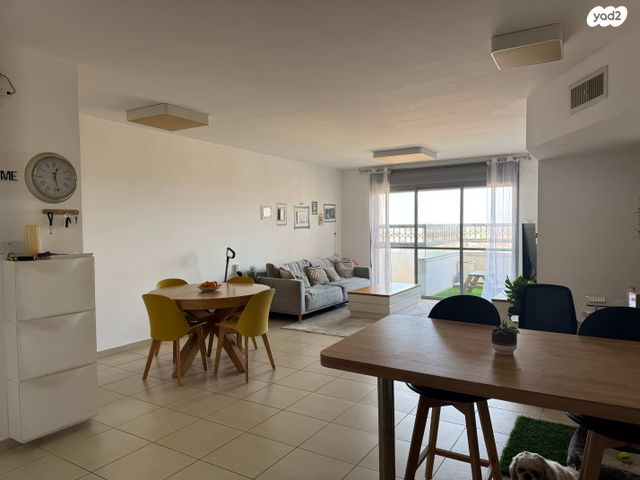 דירה, שדרות ז'בוטינסקי 7, נווה אילן - אזרחי, יבנה