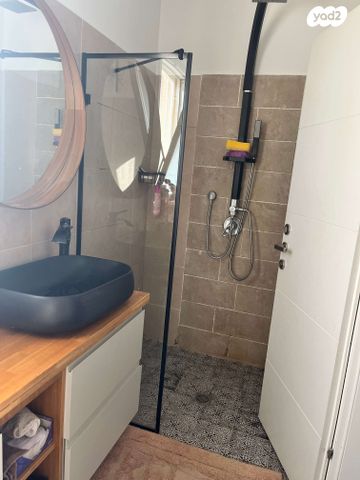 דירה, הר הצופים 27, רחובות ההולנדית, רחובות