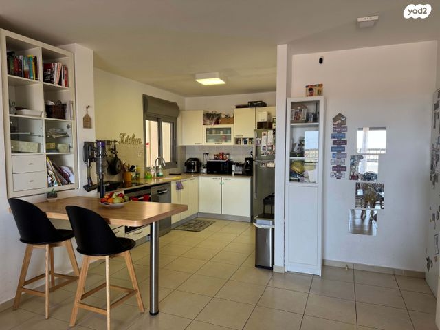 דירה, שדרות ז'בוטינסקי 7, נווה אילן - אזרחי, יבנה