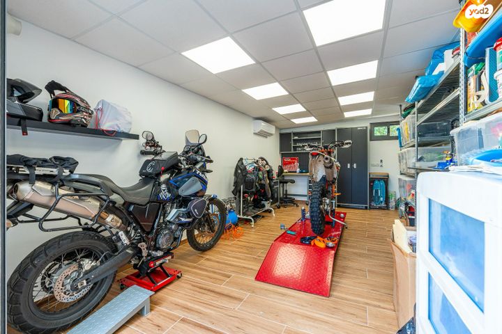 דו משפחתי, המייסדים 130, יובלים, פרדס חנה כרכור