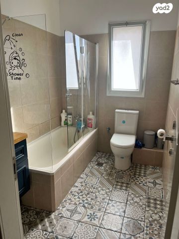 דירה, הר הצופים 27, רחובות ההולנדית, רחובות