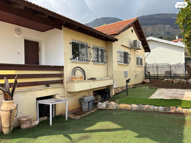 בית פרטי/ קוטג', חנה סנש 20, שיכון ג', קרית שמונה