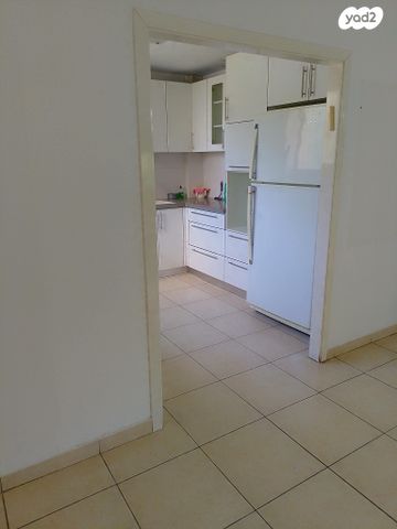 דירה, מעלה חסון 141, שכונה ותיקה - מרכז העיר, מעלות תרשיחא