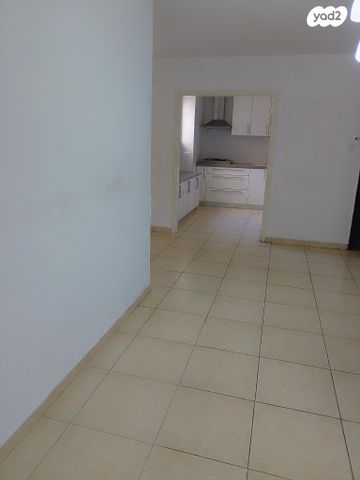 דירה, מעלה חסון 141, שכונה ותיקה - מרכז העיר, מעלות תרשיחא