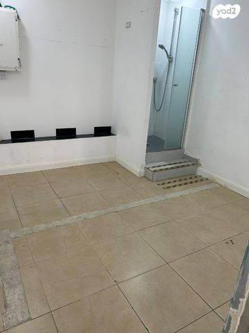 חנויות/ שטח מסחרי, משכית 22, אזור תעשיה, הרצליה