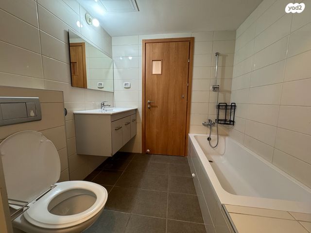 דירה, כנפי נשרים 18, קרית בורוכוב, רמת גן